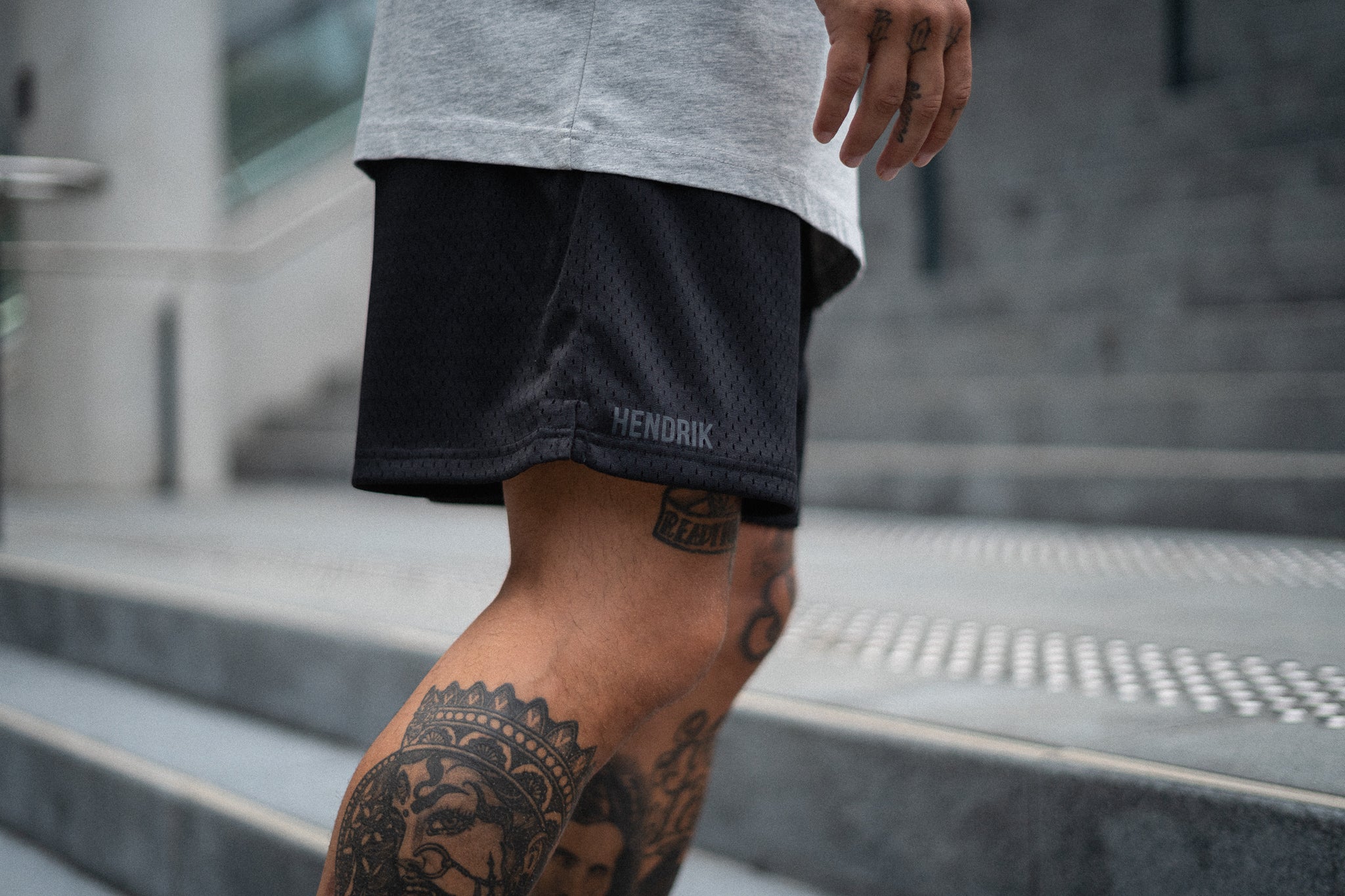 STAPLE SHORT- BLACK